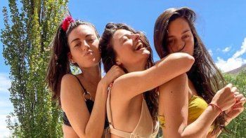 Sofía Jujuy y sus hermanas protagonizaron una producción al rojo vivo
