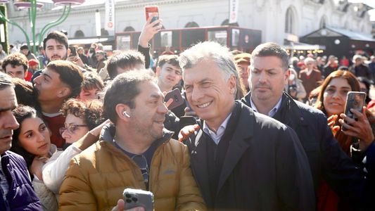 Mauricio Macri en La Rural: el seguimiento a una recorrida caótica y a pura euforia por Palermo
