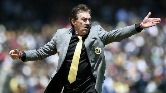 Ordenaron detener a Ricardo La Volpe, ex DT de Boca, por acoso sexual