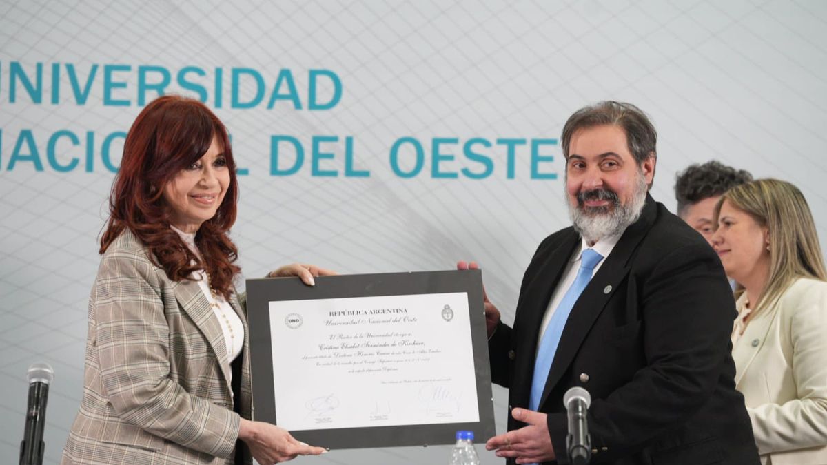 Cristina Kirchner dio una clase magistral en la Universidad del Oeste.