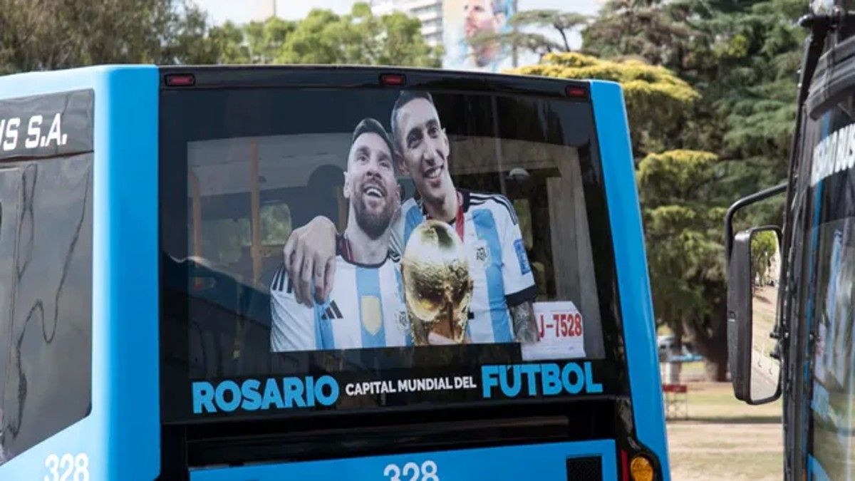 El Ejecutivo municipal homenajeó a los campeones pero les rindió tributo solo a Messi y Di María.&nbsp;