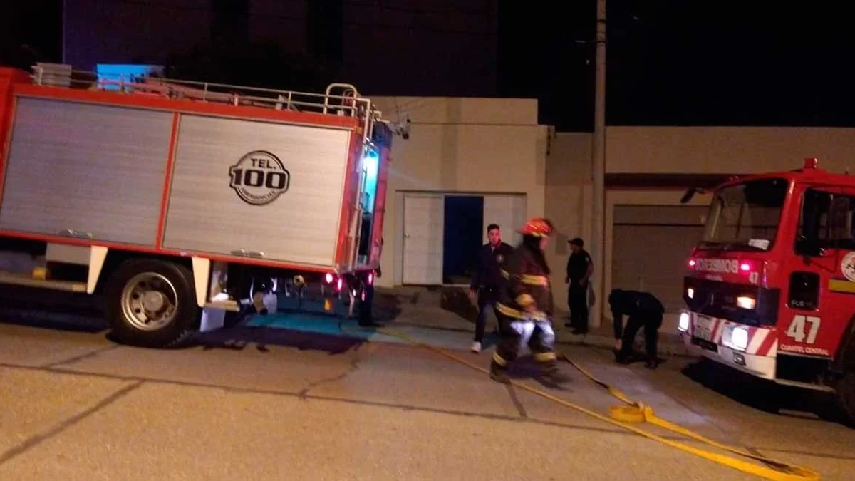 Los bomberos acudieron por un incendio y se encontraron con el hombre asesinado. Crédito: Gentileza ADN Sur
