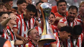 Estudiantes ganó el Trofeo de Campeones tras dar vuelta el resultado ante Platense en San Nicolás