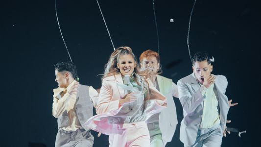 Fotos y video del espectacular debut de Julieta Poggio en Fuerza Bruta