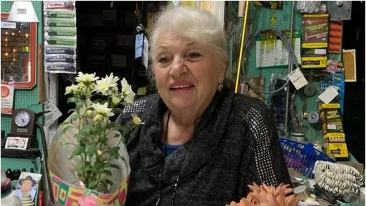 La abuela ferretera que se crió entre tornillos y trabaja hasta los feriados: Sólo cierro para salir con mis nietos