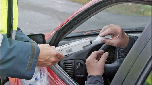 Del control vehicular a la renuncia: el insólito caso de un concejal que se negó al test de alcoholemia