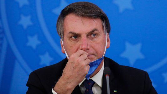 En plena pandemia de coronavirus, Bolsonaro desplazó al ministro de Salud de Brasil