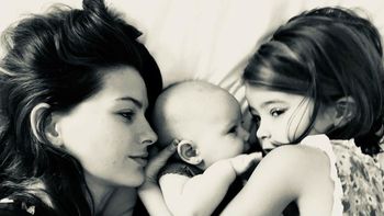 Las postales más tiernas de La China Suárez con Rufina y Magnolia y una frase de Mercedes Sosa