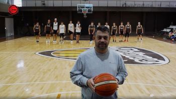 El juego del Calamar: el equipo de básquet de Platense se animó a jugar Luz roja, luz verde