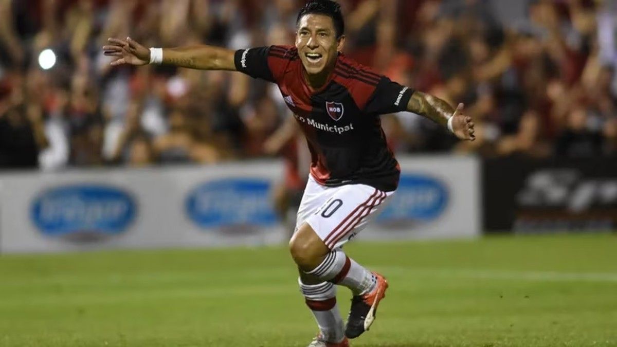 Brian Sarmiento festejando un gol en su paso por Newell's Old Boys (Foto: T&eacute;lam).