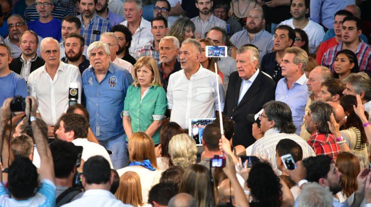 Más que “unidad”, el peronismo colecciona tropiezos