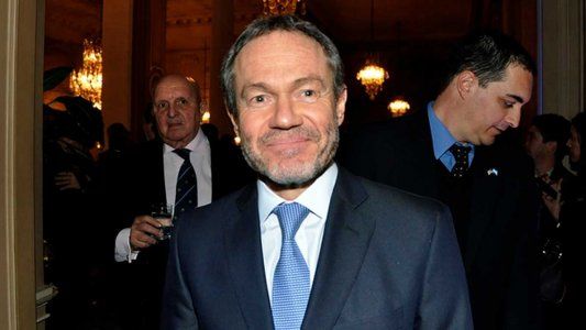 Tras el asalto a la comisaría de San Justo el gobierno quiere que la portación ilegal de armas sea un delito no excarcelable