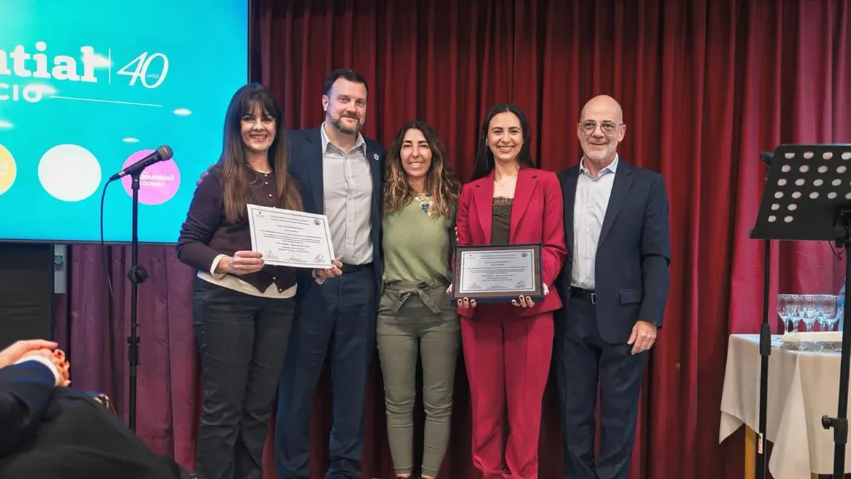 La distinción fue otorgada por el Grupo Desatar, de la Sociedad Argentina de Geriatría y Gerontología (SAGG) al Edificio Manantial. (Foto: NA)