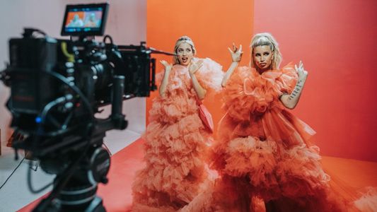 Sol Makena presenta su nuevo videoclip con la participación de Flor Peña