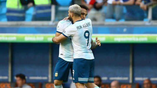 Con sufrimiento, Argentina le ganó a Qatar con goles de Lautaro y Agüero y está en cuartos de final