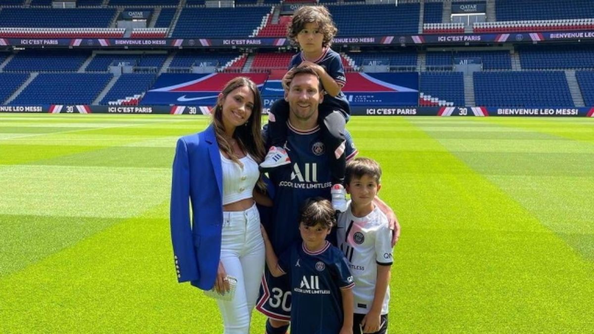 Lionel Messi y Antonela Rocuzzo, junto a sus tres hijos, aterrizaron en París a comienzos de agosto. Tras un mes y medio, consiguieron alquilar una lujosa casa, salvo por el detalle que no tiene pileta cubierta. 