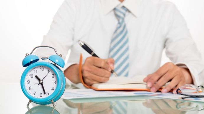 Mundo del trabajo en pandemia: por qué aumentaron las horas extra no pagadas