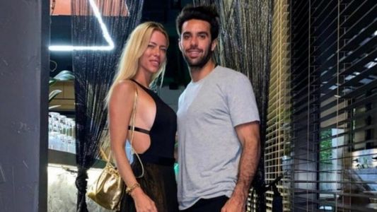 Manu Urcera suma un enorme tatuaje a su cuerpo