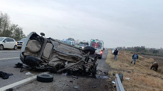 Una pareja murió tras chocar con un camión y lo que llevaban en el baúl dejó a todos en shock