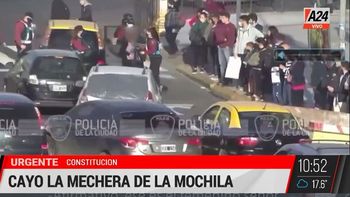 Así detienen a una mechera de la estación Constitución. (Captura de Tv) Así detienen a una mechera de la estación Constitución. (Captura de Tv)