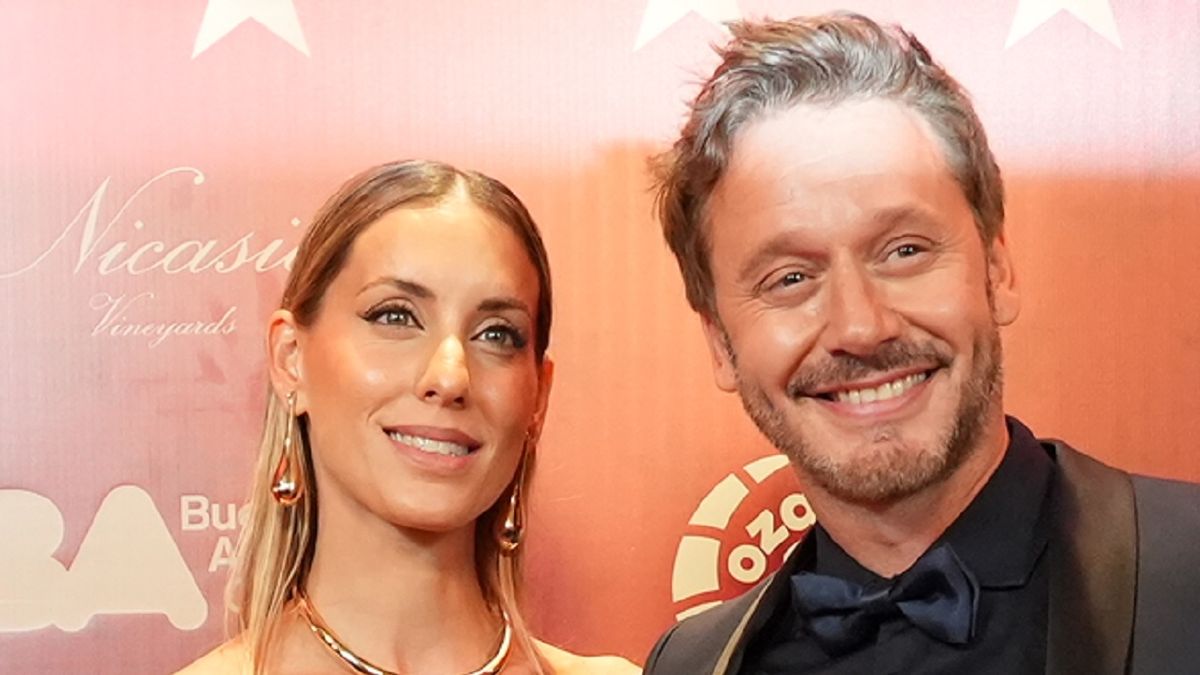 La romántica y más íntima foto de Benjamín Vicuña y su novia Anita Espasandin en los Martín Fierro de Cine