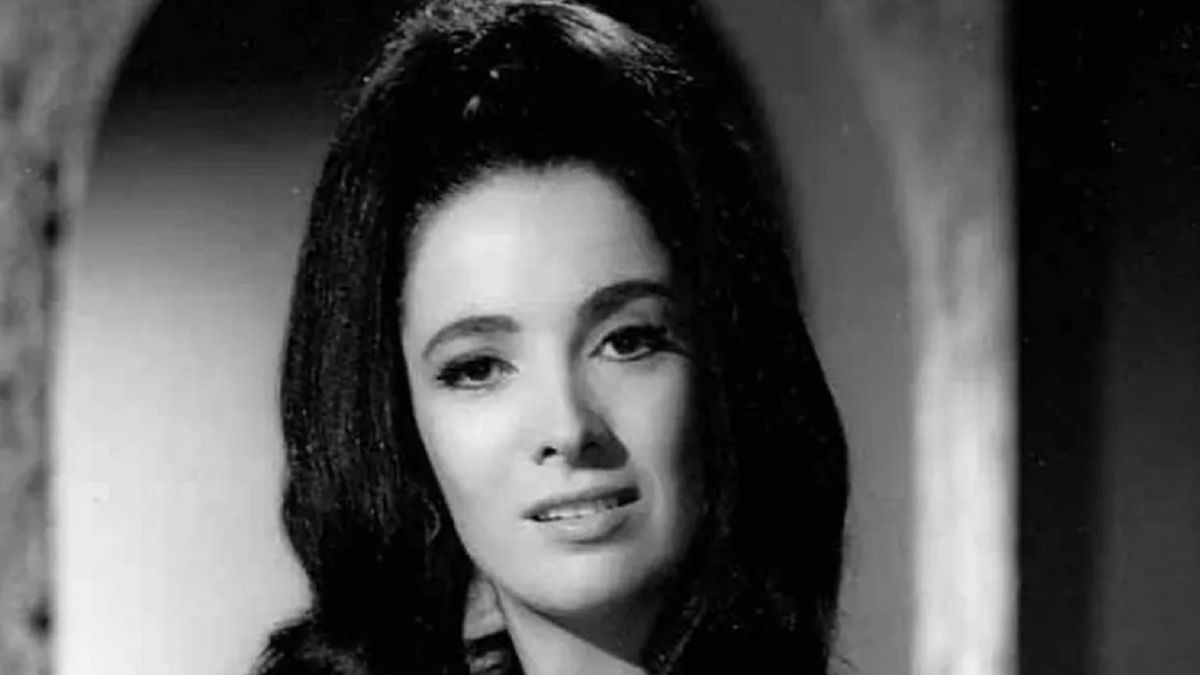 -Linda Cristal-