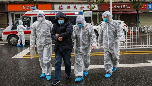 En China se sumaron 800 contagios en solo 34 horas y el coronavirus hace bajar las bolsas europeas