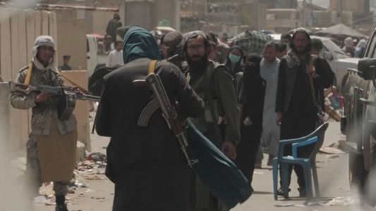 Las milicias talibanes impiden el acceso al aeropuerto de Kabul en Afganistán