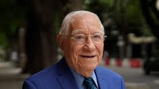 Enrique Macaya Márquez cumplió 90 años y confesó de qué cuadro es hincha