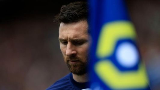 Lionel Messi fue silbado por los hinchas del PSG en su regreso al Parque de los Príncipes