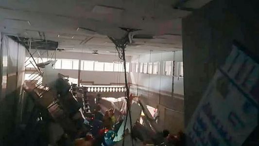 Video: se derrumbó una tribuna para un acto político en Brasil y dejó 9 muertos