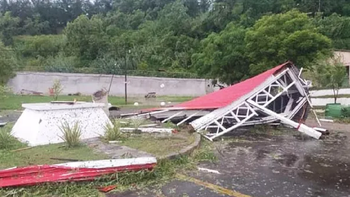 El temporal en Entre Ríos: inundaciones, cortes de luz, destrozos y voladura de techos