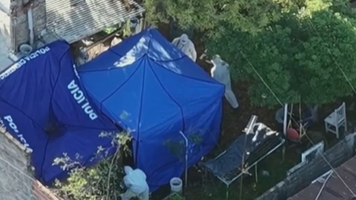 La Policía bonaerense confirmó el hallazgo de dos cuerpos en los allanamientos y rastrillajes por la búsqueda de las jóvenes Morena Verri (20 años), Brenda Loreley Del Castillo (20) y Lara Morena Gutiérrez (15) en Florencio Varela. 