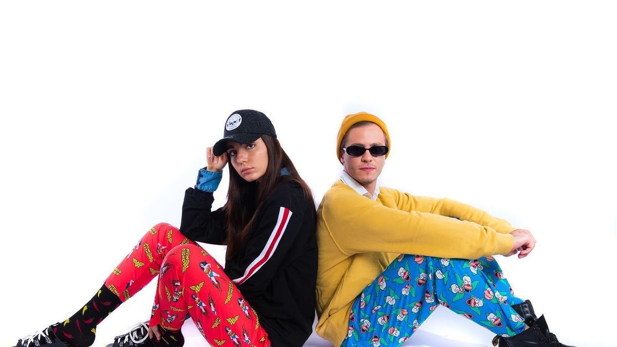 Pantalones coloridos de la Mujer Maravilla y Krusty el payaso.