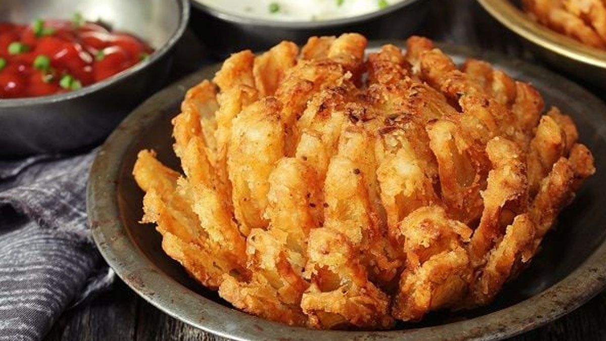 Cómo preparar en casa la flor de cebolla que todos quieren probar