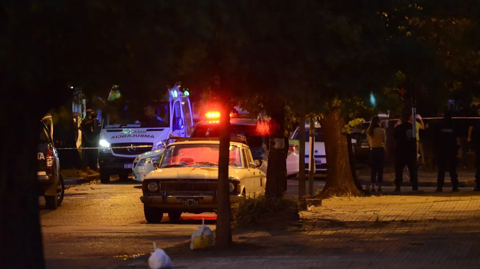 Video: el brutal momento del ataque de dos delincuentes a un kiosquero