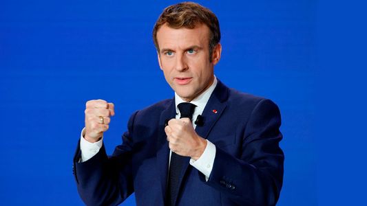 En plena ola de disturbios, Macron se salvó de la moción de censura e impuso su reforma previsional en Francia