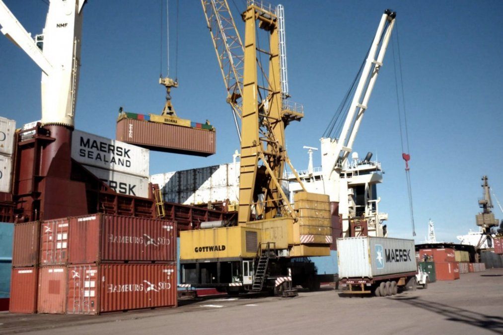 Dictaron la conciliación obligatoria en un conflicto de los aceiteros que podría paralizar los puertos