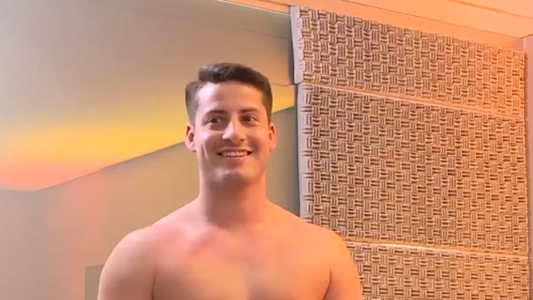 ¿Suspendieron al bombero sexy por destaparse en tv? Ahora sería influencer