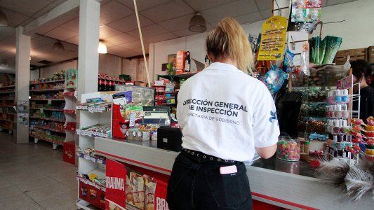 Clausuraron un supermercado por aplicar recargos en el uso de la tarjeta alimentaria