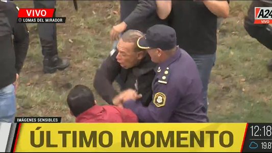 Video | Así se llevaron a Sergio Berni luego de ser agredido en la marcha por el crimen del colectivero