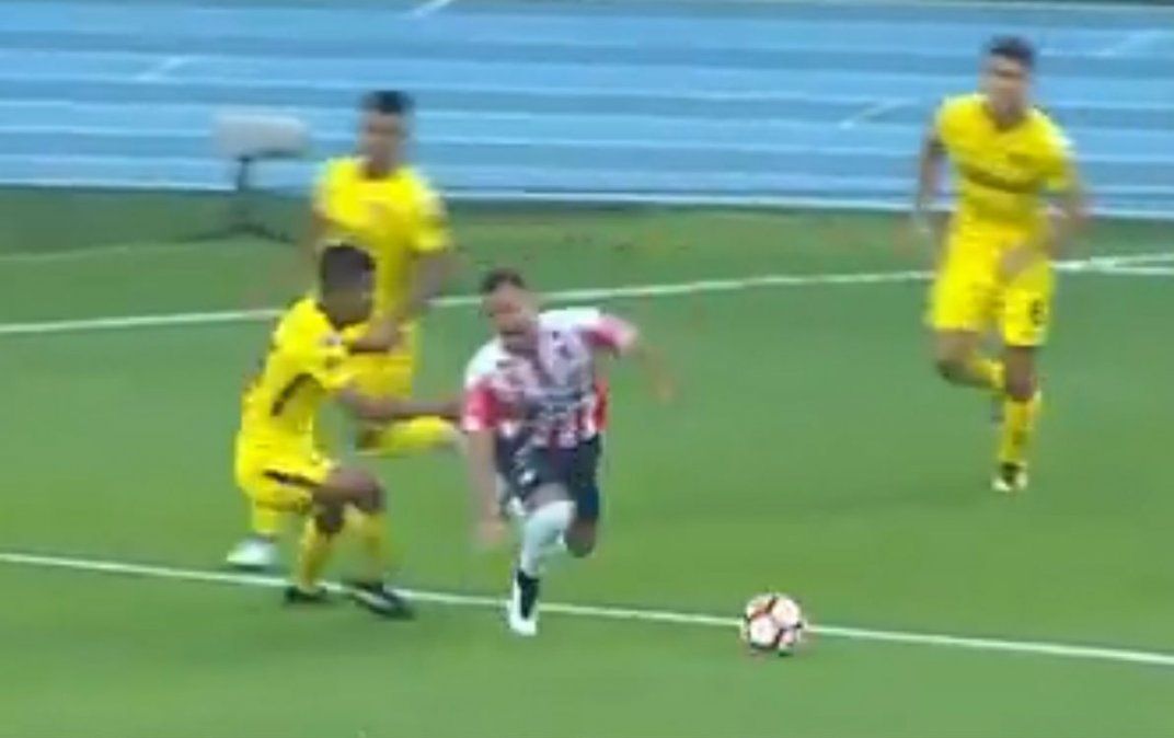 Boca-Junior: el video del polémico penal que le cobraron a los xeneizes y que Rossi atajó y le metieron el gol en el rebote