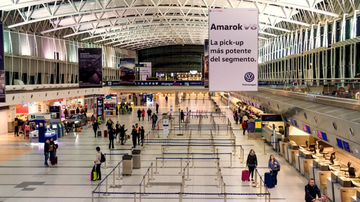 Las vacunas COVID-19 no son garantías de que las personas puedan viajar libremente