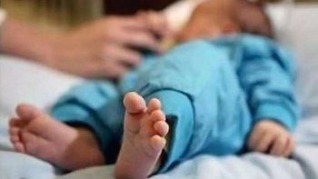 Encontraron un bebé abandonado envuelto en unas mantas