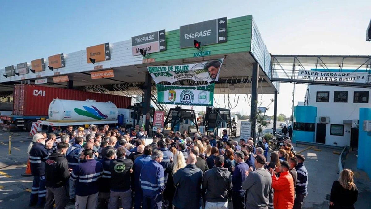 El Sindicato de Peajes todavía mantiene levantadas las barreas camino a la Costa Atlántica. (Foto: @Sutpacgt)