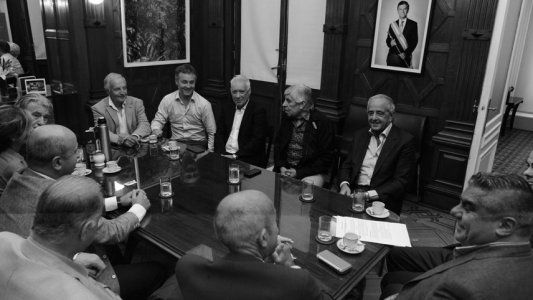 De repente habló Gallardo, y de manual, apareció un escueto protocolo sanitario para entrenar...