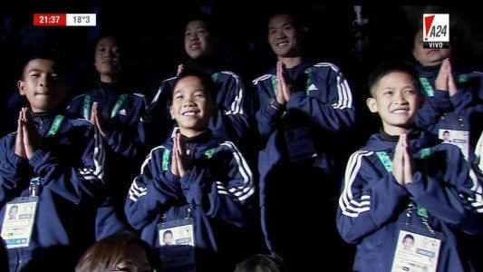 La ovación de la noche fue para los niños tailandeses rescatados en una cueva