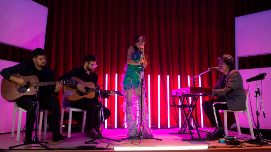 Charly García tocó en el show de Brenda Asnicar