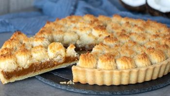 Pocos ingredientes y un sabor inolvidable: la receta de tarta de coco y dulce de leche que vas a amar