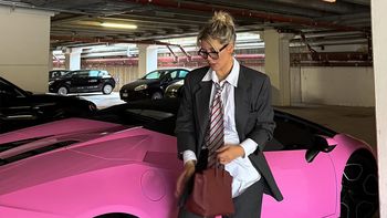 wanda nara sorprendio al pintar con aerosol su lamborghini rosa y descoloco a todos: toxica